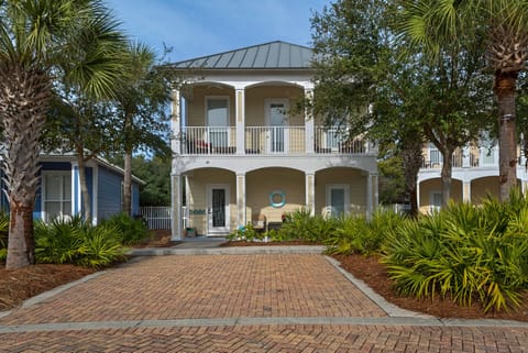 Welcome to the 4 Seas Cottage!