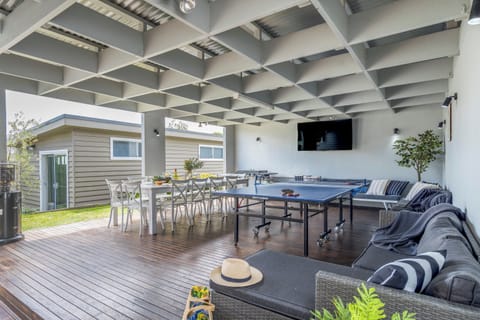 Large outdoor undercover entertaining area