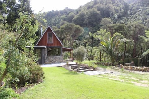 River Retreat in its bush setting