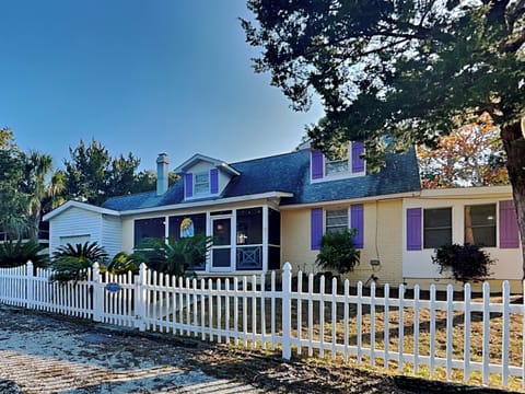Welcome to Under The Tybee Sun - Fully Fenced-In w/ Private Pool