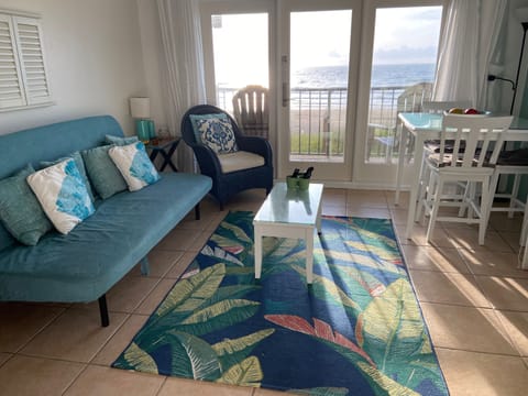 Sleeper sofa, new furniture. Great view!