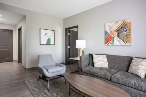 Egyptian cotton sheets, down comforters, in-room safe, desk