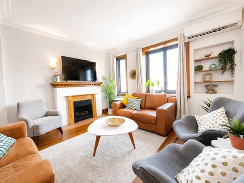We are Superhost since 2015, with over 3500 great reviews ! We have all the city permits and insurance required.  *** 100% LEGAL ***Spacious living room: 55" HD Roku TV / electric fireplace. Contact us!