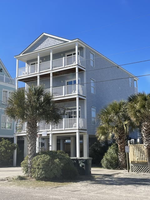 Abaco Sands 8 BR, 7Bath Vacation Home - just steps from the beach!