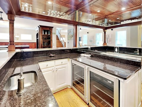 Living Area - Full Bar