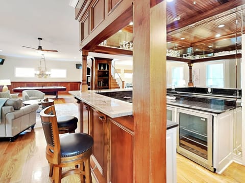 Living Area - Full Bar