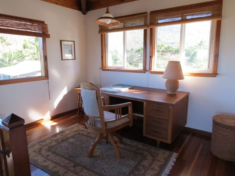 Office Attached to the Suite with WIFI throughout Manini Point House