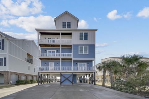 Welcome to Ocean Blue located in the Cherry Grove section of North Myrtle Beach!