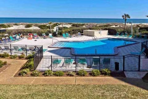 SURF & RACQUET POOL