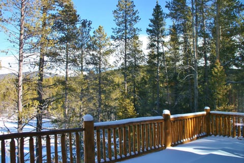 Lake and Mountain Views!