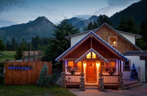 Warm.. Cozy. 3300 square feet. Paradise!  Meadow Dance Lodge. Great views!