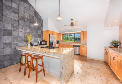 HAN Kitchen - Kitchen overall view.