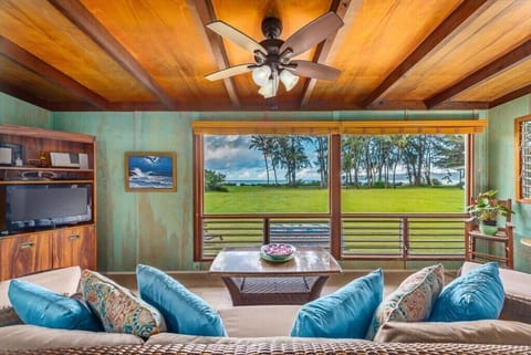 HMBC Living Room Ocean Front View - Hanalei Moon has you enjoying Hanalei Bay from your cozy ocean front living room.