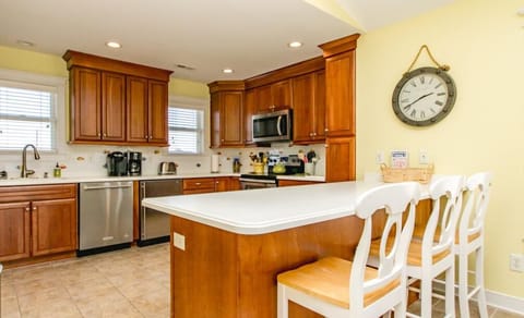 Kitchen with Eat-In Seating II