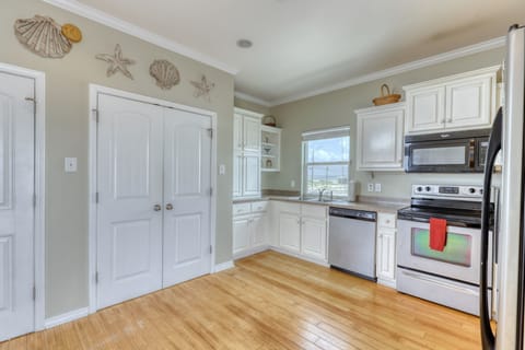 Fully Equipped Kitchen Dauphin Island