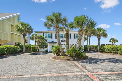 Enjoy a luxury vacation at Isle Of Palms.