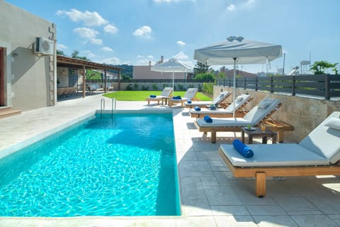 Stimulating pool surroundings.