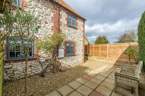 No. 33 Cottage 4, Thornham: Superbly renovated cottage