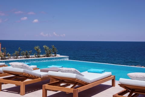 Spellbinding views over the the Cretan Sea from everywhere you stand!