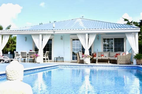 West facing villa with private pool, set in secluded grounds.