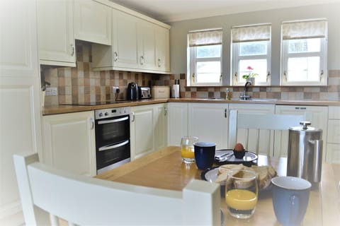 Kitchen with breakfast table