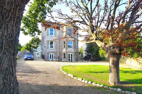 PRIVATE GATED CIRCULAR DRIVE WITH PLENTY OF PARKING FOR CARS AND BOATS