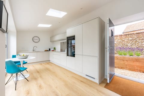 Ground floor: Entering the house from the new side entrance