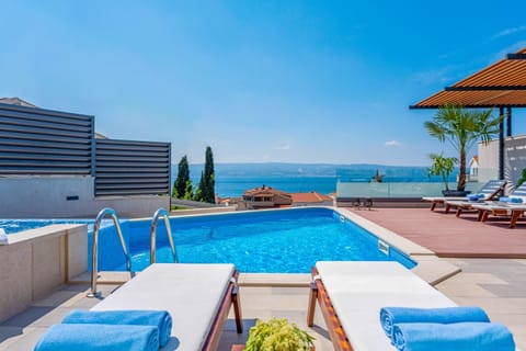 VILLA BANE- heated 32sqm pool, attached jacuzzi, billiards, 5 en-suite bedrooms