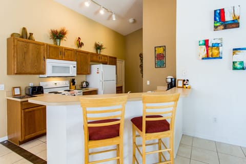 Kitchen and breakfast bar