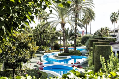 GARDEN & FOUNTAIN AREA