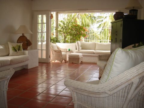 Spacious lounge