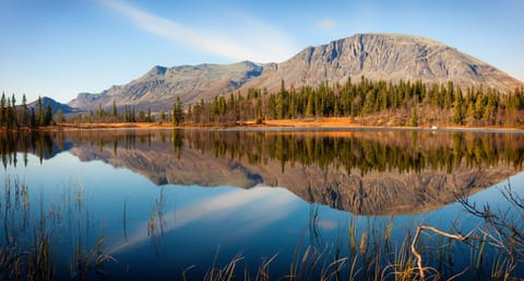 Storevatn lake with Skogshorn (1728) in the background 