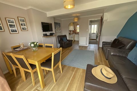 Lounge looking at galley kitchen