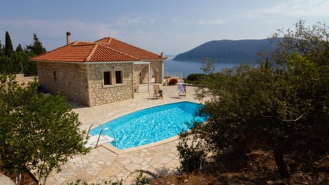 Villa & Sourounding Area