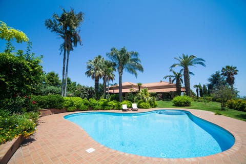 Private pool, measuring 12x15 m.