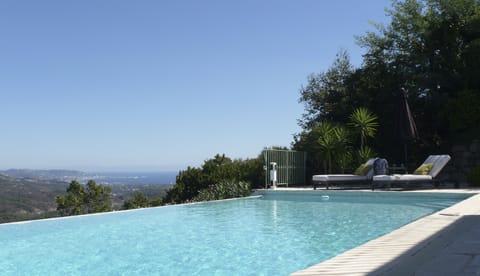 Kick back and enjoy the sea views over the Bay of Cannes