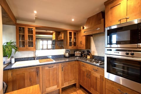 Cobnut cottage kitchen