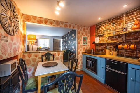 No. 33 Cottage 3, Thornham: Vibrant and stylish interiors