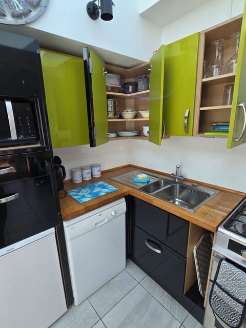 full equipped kitchen