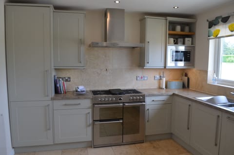 Kitchen with built in fridge/freezer and range cooker