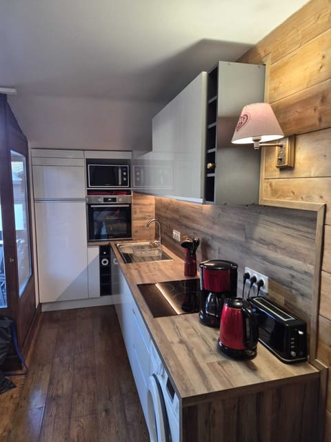 New kitchen:Big fridge-freezer, fan oven, halogen hob, micowave, many appliances