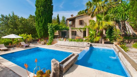 GARROVERA finca for 8 people in Pollença www.Mallorcavillaselection.com