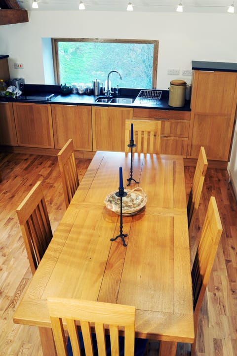 Well equipped kitchen and dining space