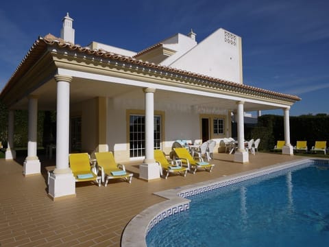 Very private villa, with great all round amazing views & 9 x 4.5 m large saltwater pool.