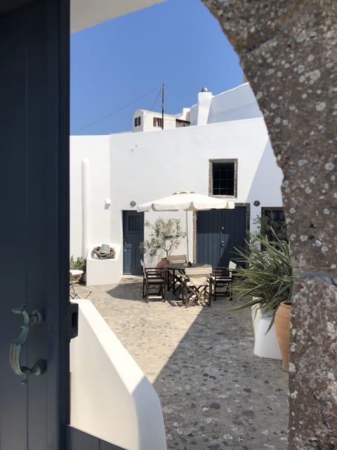 Front outdoor courtyard