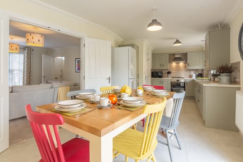 Ground floor: Spacious kitchen/dining room