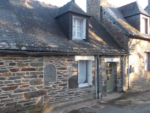 Frontal view of our 'petite '
cottage