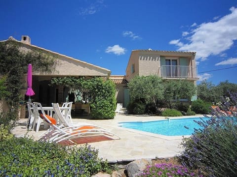 Beautiful Provencal Villa with private pool next to covered terrace