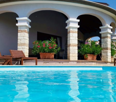 Beautiful pool and terrace 