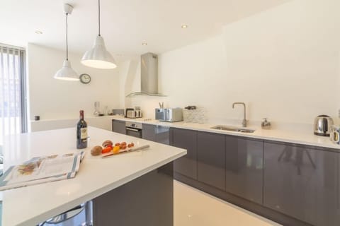 Ground floor: Kitchen